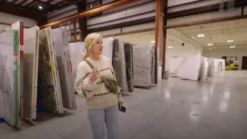 Wepell M146 pouch with coin purse worn by Jenny Marrs as seen in Fixer to Fabulous (S07E04)