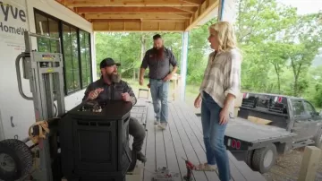 Ivory + Sage Devon Top worn by Jenny Marrs as seen in Fixer to Fabulous (S07E04)