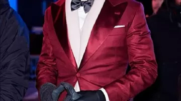 Maroon Blazer worn by Ryan Seacrest in New Year’s Eve Celebrations Around the World