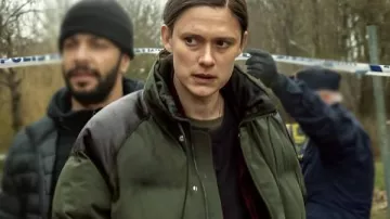 Synden S01 Krista Kosonen Green Puffer Jacket worn by Dani (Krista Kosonen) in Land of Sin