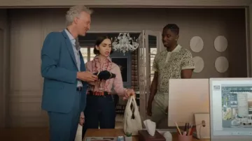 Tod’s T Timeless Shopping Bag worn by Emily Cooper (Lily Collins) as seen in Emily in Paris (S05E07)