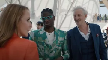 NeverNot Hide N Seek Ready 2 Discover Mini Double Sided Pendant worn by Julien (Samuel Arnold) as seen in Emily in Paris (S05E07)