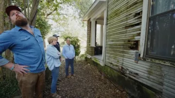 Birkenstock Arizona Suede Leather worn by Erin Napier as seen in Home Town (S10E01)