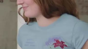 Fixer Upper Colorado Mountain House S01 Camise à imprimé Ella Gaines portée par (Ella Rose Gaines) à Fixer Upper : Colorado Mountain House (S01)