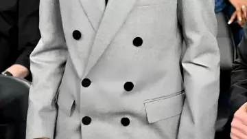 Grey Blazer worn by Snoop Dogg in Snoop Dogg interviews Steph Curry before the game vs Clippers ????