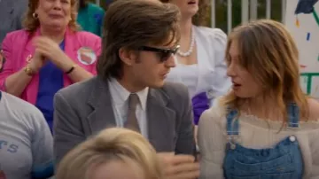 Ray Ban Classic Wayfarers worn by Steve Harrington (Joe Keery) as seen in Stranger Things (S05E08)