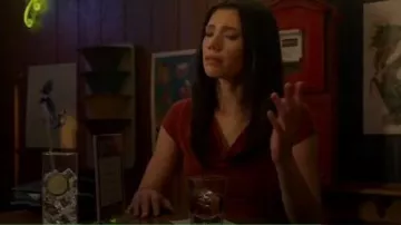 Aritzia Wilfred Smooth Matter™ Anne T Shirt in Cordovan worn by Violet Mikami (Hanako Greensmith) as seen in Chicago Fire (S14E07)