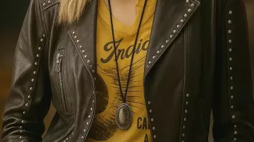 Leather Jacket worn by Cloie Montague in Tulsa King???? | How to Get Attention???? | Season 3 Episode 3