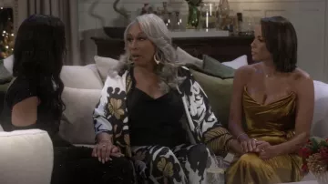 Cinq a Sept Rabia Floral-Beaded Single-Breasted Coat worn by Anita Dupree (Tamara Tunie) as seen in Beyond the Gates (S01E200)