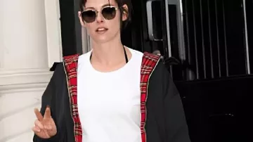 Chaqueta de leñador negra de Kristen Stewart en Nueva York Kristen Stewart cree que Hollywood está atrapado en el "infierno capitalista" | La entrevista