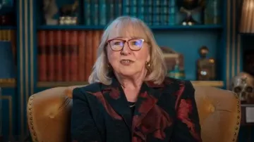 Chico's Red Floral Jacquard Topper worn by Donna Kelce as seen in The Traitors (S04E01)