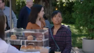 Chemise en flanelle douce Uniqlo portée par Simone Griffith (Alexis Floyd) telle que vue dans Grey’s Anatomy (S22E07)