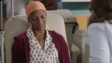 Camisa de Melrose y Market Camp llevada por Simone Griffith (Alexis Floyd) como se ve en Grey's Anatomy (S22E07)