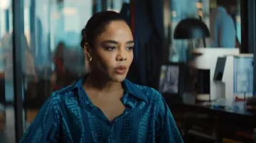 Boucles d'oreilles Heaven Mayhem Wind portées par Anna Andrews (Tessa Thompson) dans l'épisode HIS &amp; HERS (S01E01)