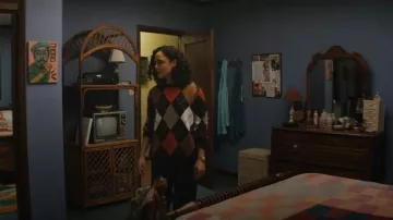 & Pull en laine Argyle Daughter porté par Anna Andrews (Tessa Thompson) tel que vu dans HIS & HERS (S01E04)