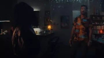 King kameha Shirt Short-Sleeve Casual-Button-Down Hawaii-Vacation worn by Richard (Pablo Schreiber) as seen in HIS & HERS (S01E06)