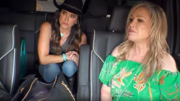 Vestido de manga y tobillo de manga elegante Soler Thalia llevado por Kathy Hilton, tal como se ve en Las verdaderas amas de casa de Beverly Hills (S15E04)