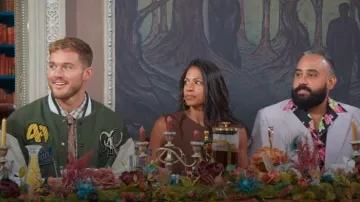 Toalla Aelfric Eden Embado, insignia de bordado Varsty Jacket que lleva Colton como se ve en The Traitors (S04E02)