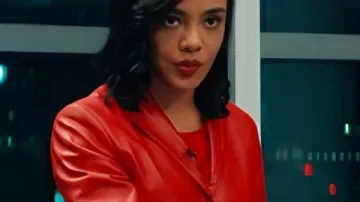 Blazer en cuir rouge Tessa Thompson 2026 à lui et à elle
