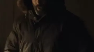 Abriter Jason Statham Parka Manteau de Mason (Jason Statham) dans un abri