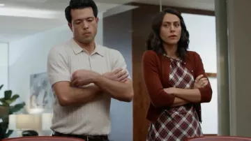 Mini-robe en soie à carreaux Doen Alamere portée par Simone telle que vue dans 9-1-1 (S09E07)
