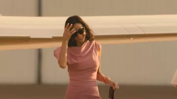 Roksanda Maite Robe portée par Cami Miller (Demi Moore) telle que vue dans Landman (S02E09)