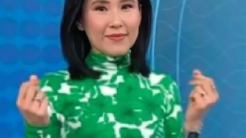 La camiseta de cuello alto floral de The Today Show Vicky Nguyen vista en Today Show