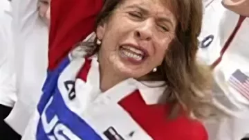 El Today Show 2026 Hoda Kotb Team USA Polo Jersey llevado por Hoda Kotb tal y como se ve en Today Show
