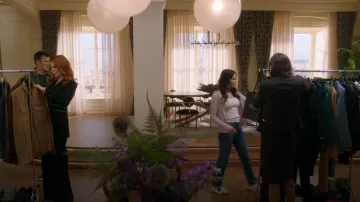 Sam Edelman Langley 3 Sneakers worn by Bailey Nune (Jenna Dewan) as seen in The Rookie (S08E01)