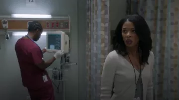 Gilet Nic+Zoe Cool Nights porté par Luna Grey (Angel Parker) dans l'épisode « The Rookie » (S08E01)