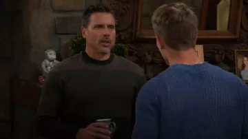 Emporio Armani Colorblock Geo Knit jersey de cuello redondo usado por Nick Newman (Joshua Morrow) visto en The Young and the Restless el 1 de enero de 2026
