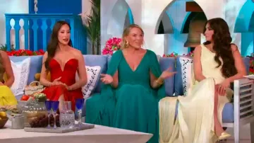 Vestido de mezcla de seda con capa Elie Saab llevado por Heather Gay como se ve en Las verdaderas amas de casa de Salt Lake City (S06E17)