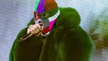 LL Cool J Philadelphias First New Year’s Eve Concert Fur Jacket worn by LL Cool J in LL Cool J Rings in 2026 With Epic New Year’s Eve Performance in Philadelphia | Spate Concert Watch