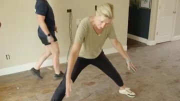 Taos Footwear Women's Direction Light Blue/Blue Multi Sneaker worn by Jenny Marrs as seen in Fixer to Fabulous (S07E07)