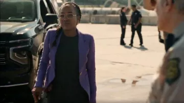 Blazer Smythe Duchess porté par Amanda Wagner (Sonja Sohn) tel que vu dans Will Trent (S04E02)