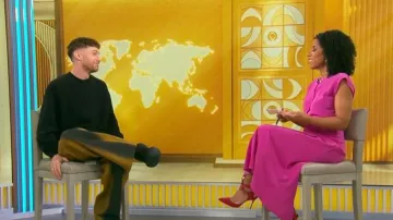 Vestido Acler Yarrow que lleva Adriana Díaz visto en CBS Mornings el 10 de enero de 2026