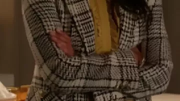 Blazer à carreaux porté par (Tamara Taylor) dans Wild Cards