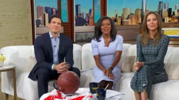 Robe midi en maille crêpe Scanlan Theodore portée par Janai Norman, vue dans Good Morning America le 14 janvier 2026