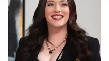 Shifting Gears S02 Kat Dennings Black Floral Blazer worn by Riley Parker (Kat Dennings) in Shifting Gears