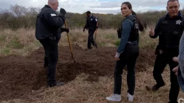 Levi's® Wedgie Straight worn by Eva Imani (Arienne Mandi) as seen in Chicago P.D. (S13E08)