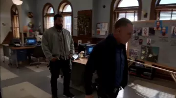 Carhartt WIP Vista Sweat Bomber Vista Sweat Bomber worn by Kevin Atwater (Laroyce Hawkins) as seen in Chicago P.D. (S13E08)