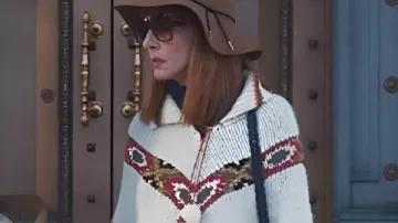 Palm Royale S02 Allison Janney Poncho de lana que lleva Evelyn (Allison Janney) en Palm Royale