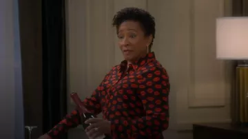 Alice + OLivia Willa Shirt worn by Lucretia (Wanda Sykes) as seen in The Upshaws (S07E01)