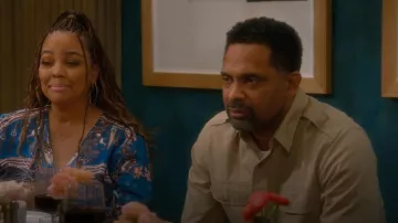 Madewell Wavy Hoop Earrings worn by Regina (Kim Fields) as seen in The Upshaws (S07E05)