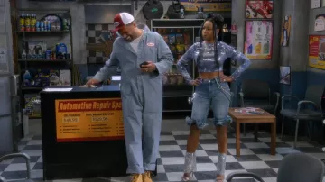 Sandalia Azalea Wang Geovana Stilleto usada por Tasha Lewis (Gabrielle Dennis) como se ve en The Upshaws (S07E05)