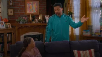 Veste de sport Adidas portée par Bennie Upshaw (Mike Epps) telle que vue dans The Upshaws (S07E05)