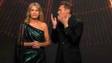Robe de Luxe Terani Couture à une épaule - 231GL0390 portée par Vanna White telle que vue dans Celebrity Wheel of Fortune (S06E05)