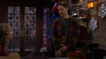 Gilet Viggo NN07 porté par Daniel Romalotti (Michael Graziadei) dans l'épisode des Feux de l'amour diffusé le 31 décembre 2025.