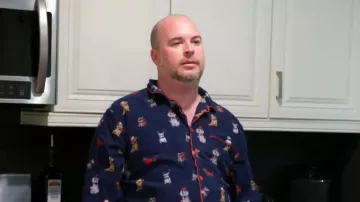 Pyjama pour hommes en pantalon de vacances en flanelle en flanelle à boutons en Pyamagram porté par Tommy tel que vu dans The Valley : Persian Style (S01E02)