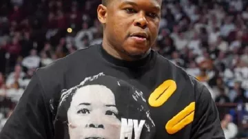 Staff de Caroline : Mon coach préféré est une femme Chemise dans Mon coach préféré est une femme Chemise